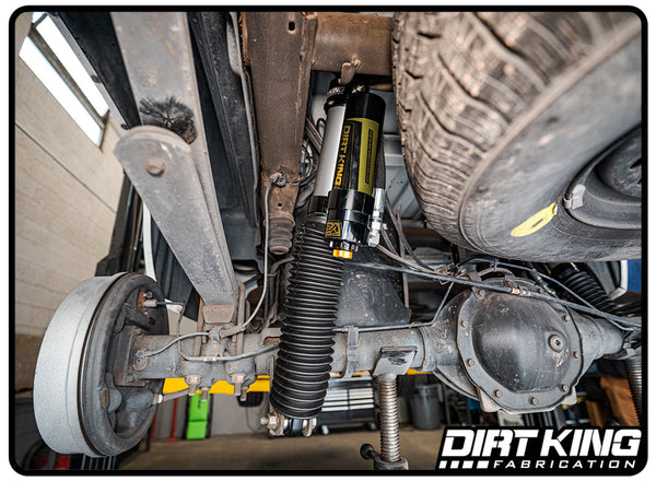 Dirt King 2.5 Smooth Body Shocks | DCA Piggyback Reservoir | 2007-18 Silverado / Sierra 1500