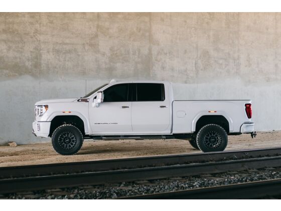 Cognito 4-Inch Standard Lift Kit w/ King 2.5 Reservoir Shocks | 2020+ Silverado / Sierra HD
